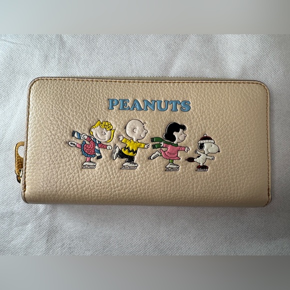 Coach X Peanuts Long Zip Around Wallet With Snoopy And Friends Motif CF219 - Picture 1 of 4